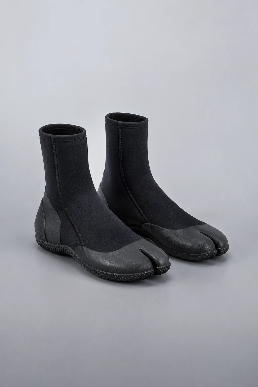 Black 5mm split-toe neoprene boots