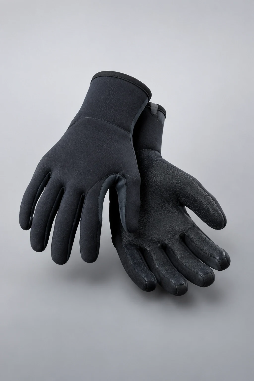 Pair of black 3mm neoprene gloves